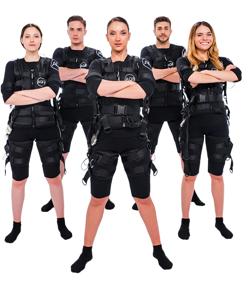 Un groupe d'athlètes utilisant l'uniforme AQ8.